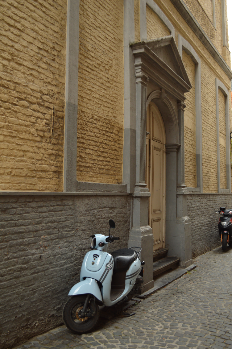 vespas in europe, vespa photos, vespa Italy, georgiana quaint