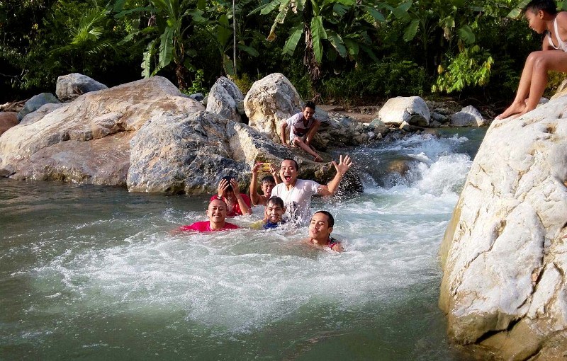 Wisata Sungai Alam Sikabu di Samadua