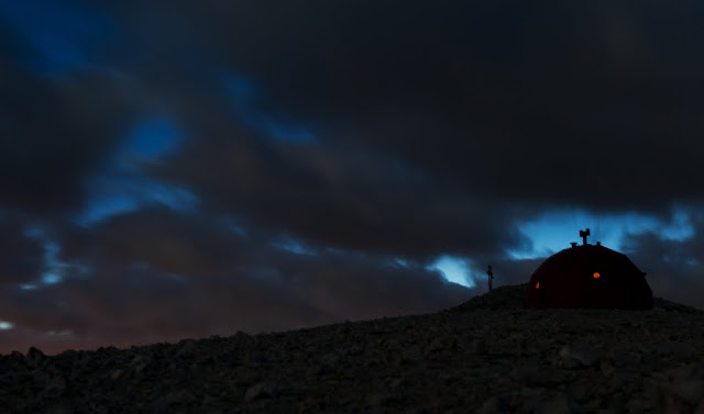 Bivacco Pelino al Monte Amaro di notte