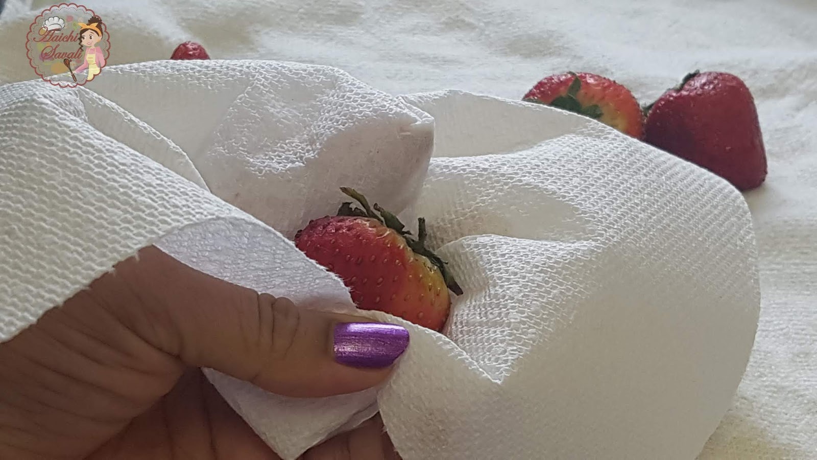 How To Clean And Keep Strawberries Fresh With Vinegar Aaichi Savali