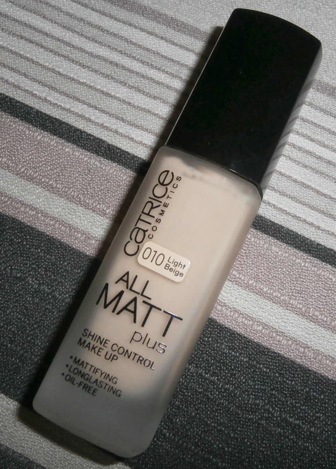 Review | Catrice All Matt Plus Shine Control Makeup 010 Light Beige -  Lara's Pint of Style