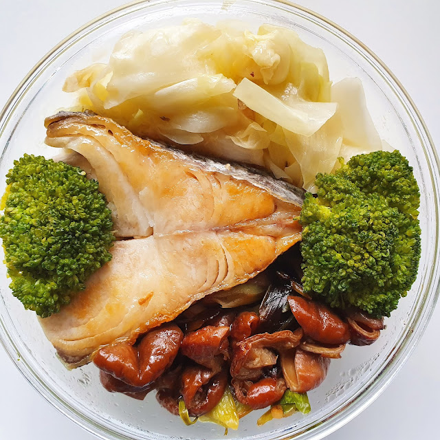 今日午餐：高麗菜、青花菜、土魠魚、滷豬腸，2021.04.08