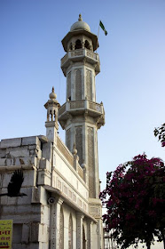 minaret, haji ali, dargah, tomb, mausoleum, worli, mumbai, incredible india, crow, bougainvillea, blue sky, 