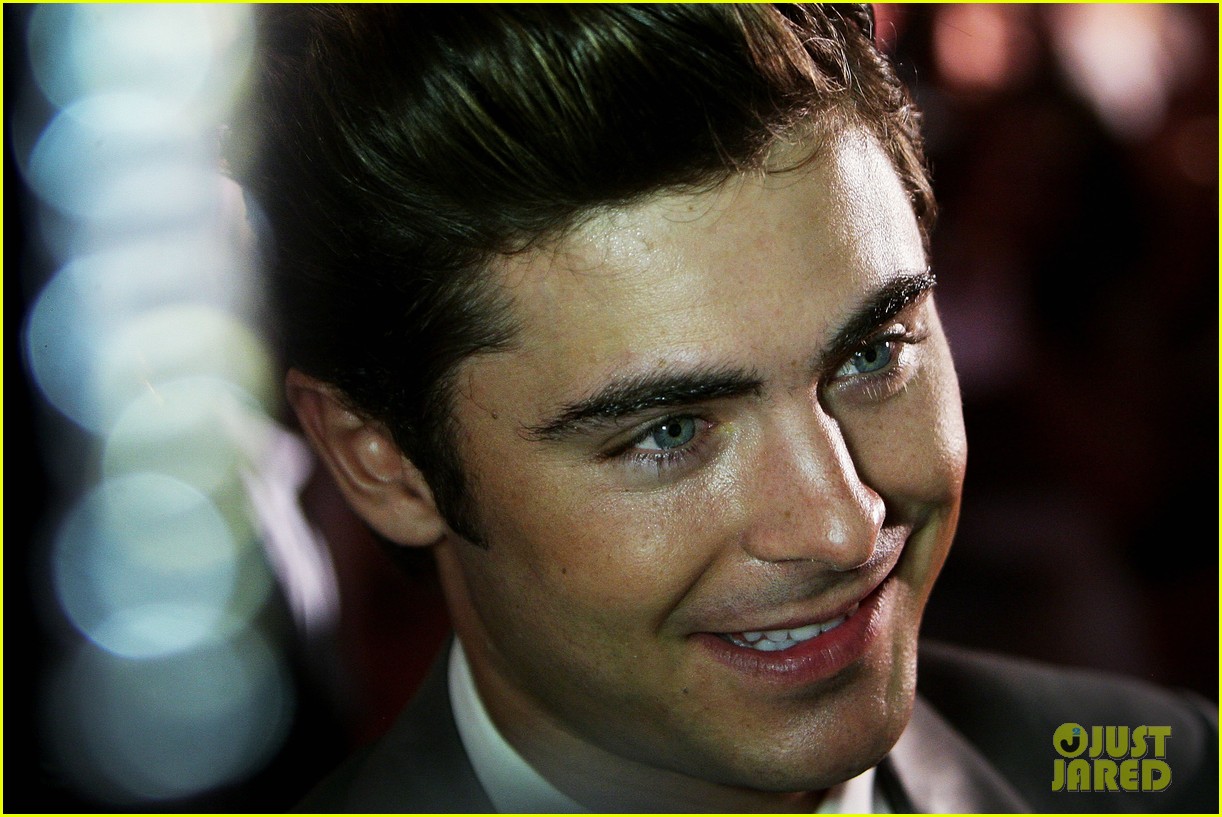 http://1.bp.blogspot.com/-RXvPqXta0vw/T4sSce1w5eI/AAAAAAAALos/2IxGyZHRv6c/s1600/zac-efron-lucky-one-sydney-premiere-11.jpeg