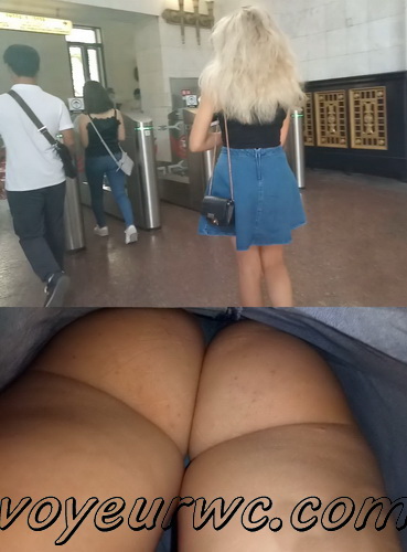 Upskirts 4289-4298 (Secretly taking an upskirt video of beautiful women on escalator)
