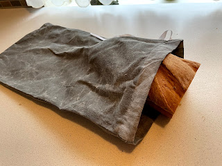 Brauðið á 3. degi. Þetta er frekar lítið brauð (eða pokinn frekar stór:)) Brauðpokinn fíni