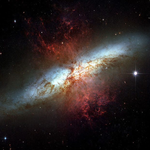 Stunning Hubble image of the magnificent Starburst Galaxy M82