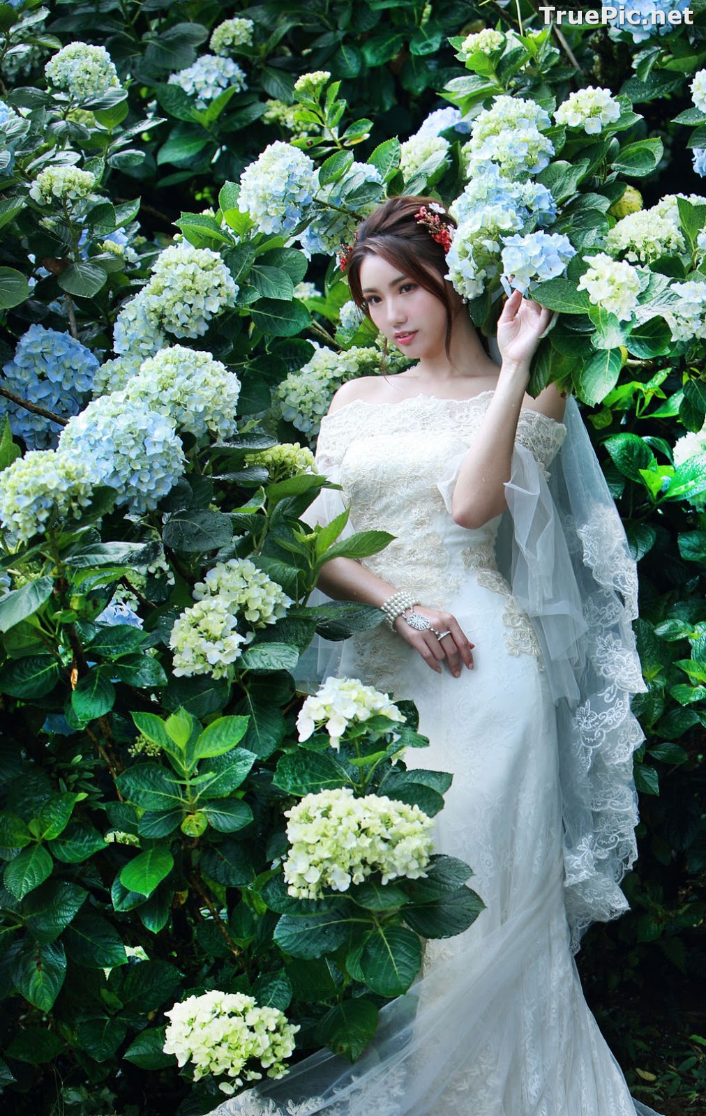 Image Taiwanese Model - 張倫甄 - Beautiful Bride and Hydrangea Flowers - TruePic.net - Picture-47