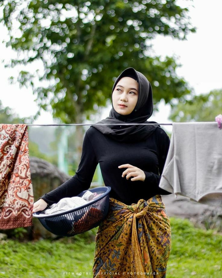 Aku Bukan Bahan Ngocok Kamu Ya ! Aku Lonte Ada Harga nya!!