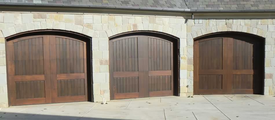 Garage door carriage design