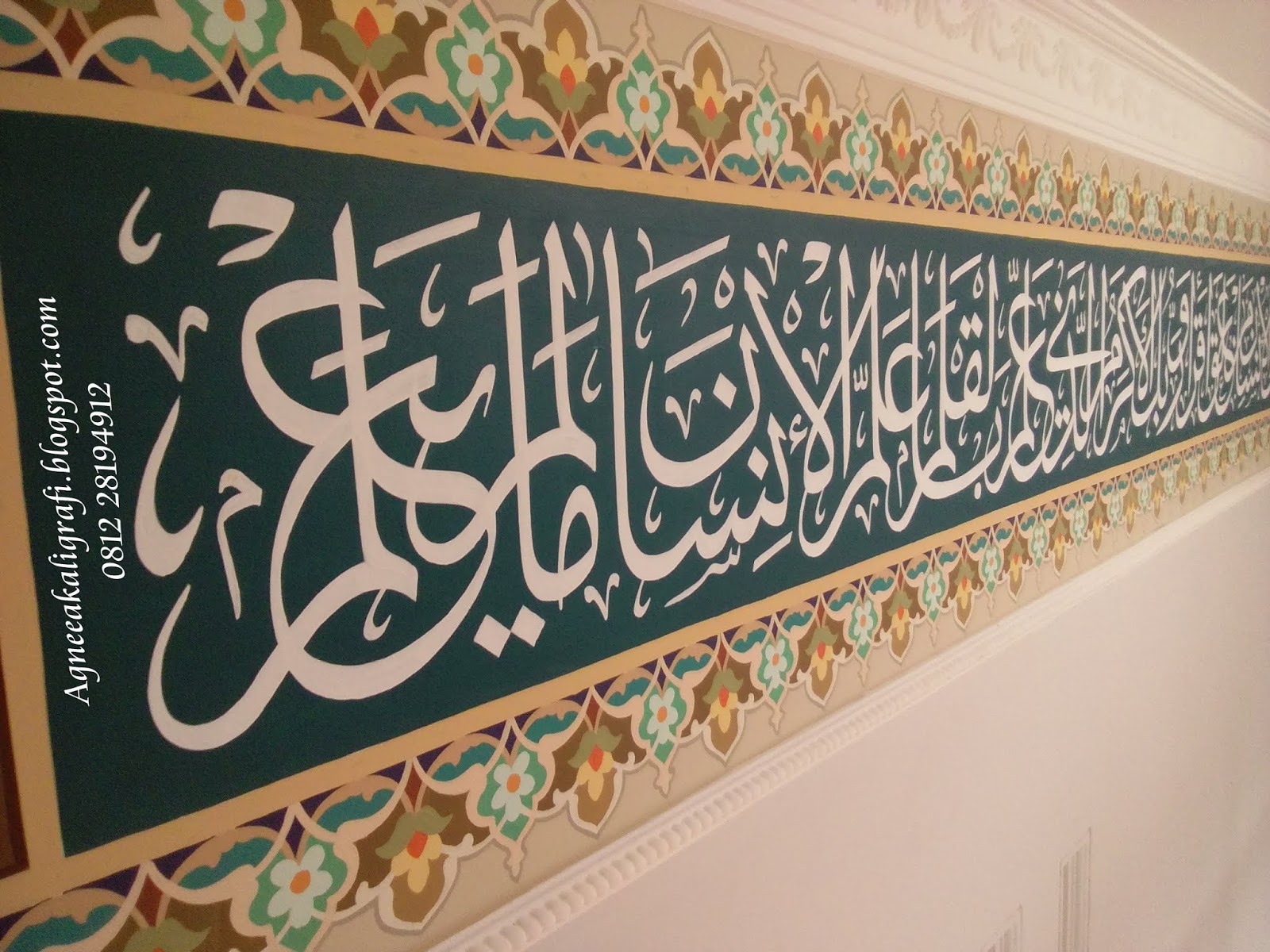 Featured image of post Kaligrafi Di Dinding Masjid kaligrafi mihrab wallpapaper washing motif marmer