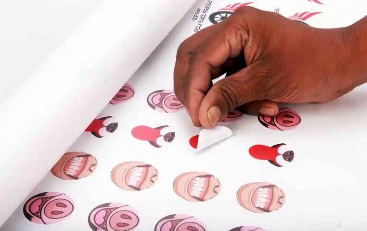 Stiker Kiss Cut, Pengertian, Contoh dan Cara Pasang CuttingStickerUpdate