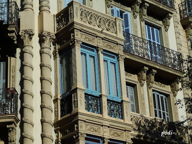 Ventana en el Ensanche, Córcega, Granados