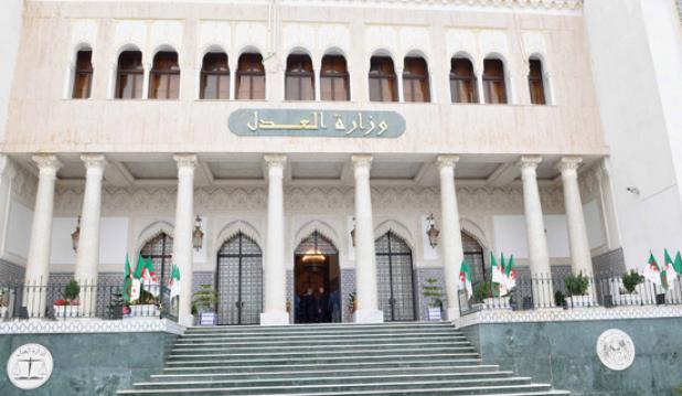 فتح مسابقة وطنية لتوظيف موثقين ومحضرين قضائيين لسنة 2016 1 فتح مسابقة وطنية لتوظيف موثقين ومحضرين قضائيين لسنة 2016 1