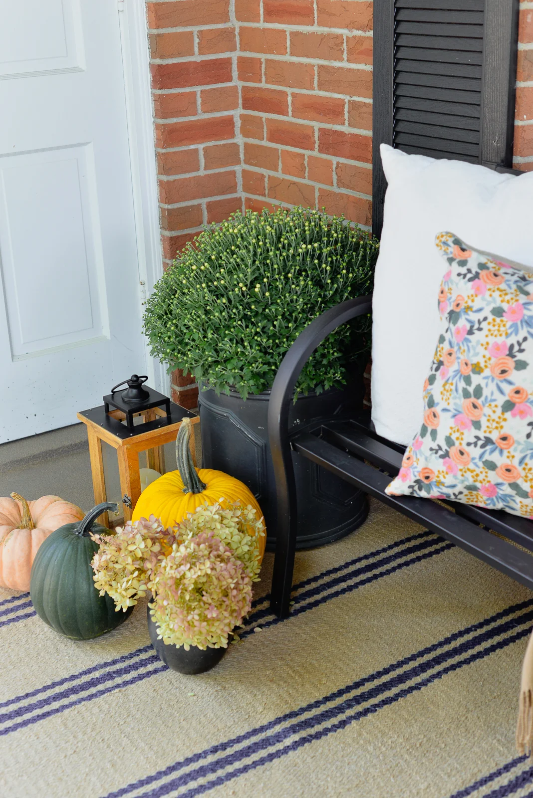 fall front porch decor, simple fall porch decor, fall porch decor ideas