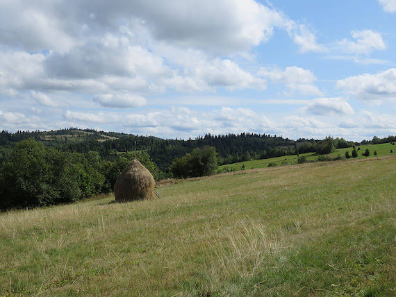Na lewo widoczny jest Beskid Wierch