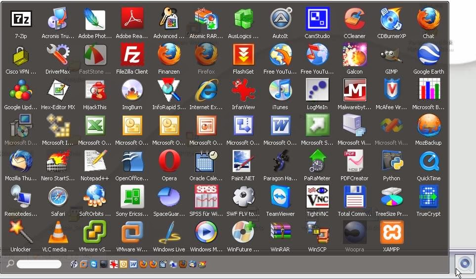  A screenshot of a desktop with a lot of open windows and a search bar that says 'Perangkat lunak manajemen waktu terbaik untuk freelancer'.