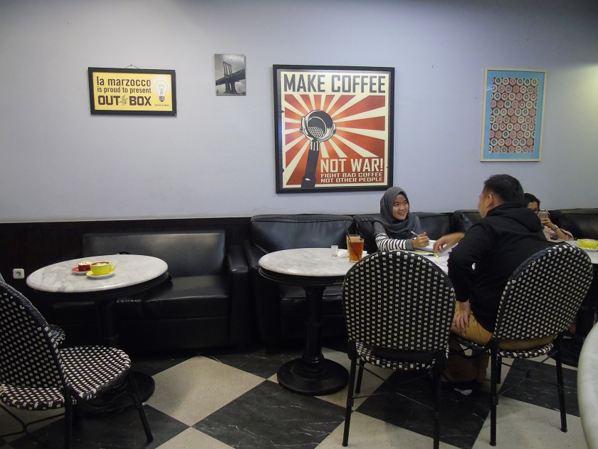 Sanderson Coffee Tempat Nongkrong di Bintaro bagi Pecinta Bola nursaidr