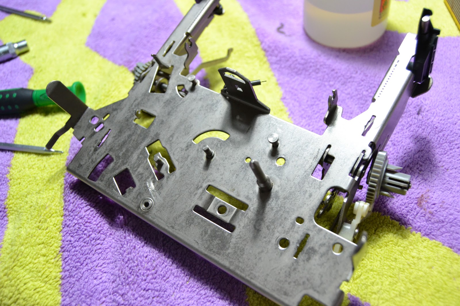 Tech Gore Galore Olivetti ETV 240 TypeWriter DEMO, DISASSEMBLY and REPAIR