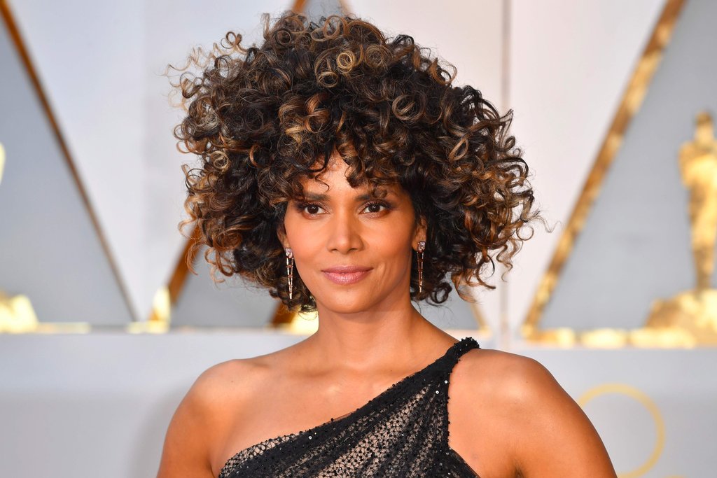 Ultimate Halle Berry: Halle Berry Interviewed At 89th Academy Awards By ...