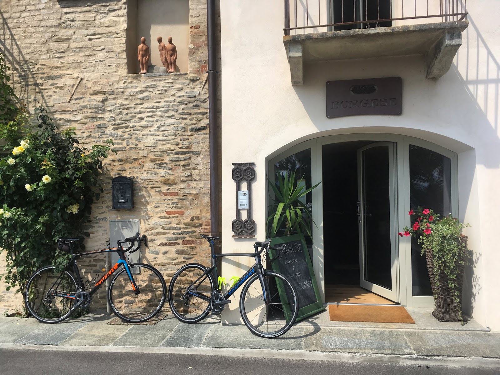 carbon road bike rental in Neive Cycling Piedmont Italy