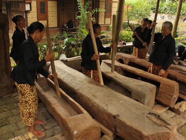 Kearifan Lokal: Pengertian, Fungsi, Karakteristik, Dimensi, Bentuk dan