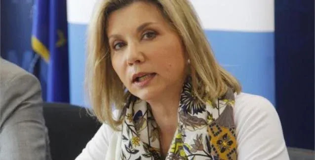 Ζέτα Μακρή: «Πρόστιμα στους μαθητές που κάθονται σε πλατείες μετά το μάθημα»ΒΙΝΤΕΟ Ζέτα Μακρή: «Πρόστιμα στους μαθητές που κάθονται σε πλατείες μετά το μάθημα»ΒΙΝΤΕΟ