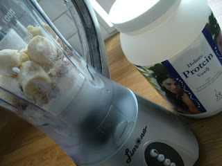 Smoothie%2Bmed%2BHolistic%2Bproteinpulver - God hallonsmoothie till frukost
