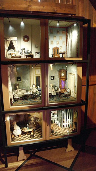 Zich voorstellen pijpleiding Kruiden All about dollhouses and miniatures: Poppenhuis van "Grootje" Backer en  ander antiek speelgoed in het Simon van Gijnhuis in Dordrecht