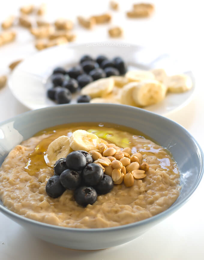 Porridge with blueberries and peanuts in 15 minutes | danceofstoves.com Porridge with blueberries and peanuts in 15 minutes | danceofstoves.com