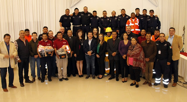 Equipa gobierno de San Pedro Cholula a bomberos en su día