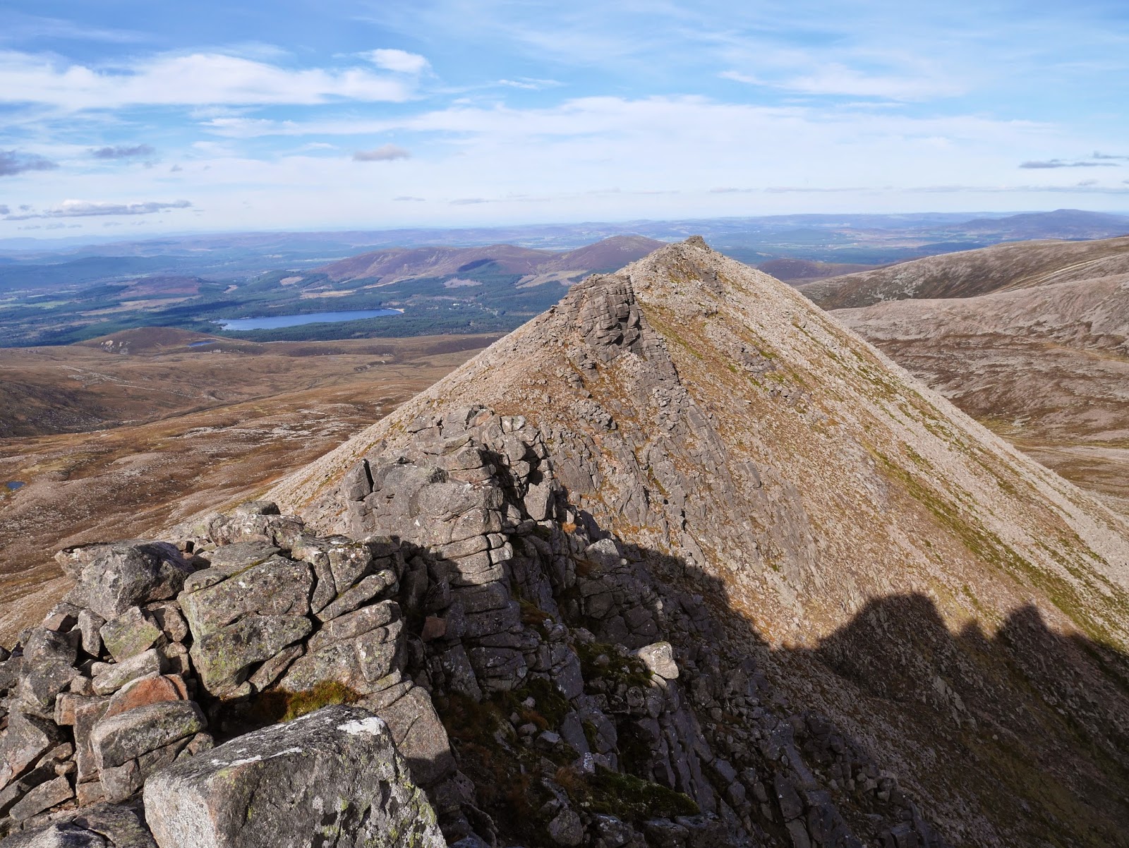 TARMACHAN MOUNTAINEERING: FIACAILL RIDGE, CAIRNGORMS