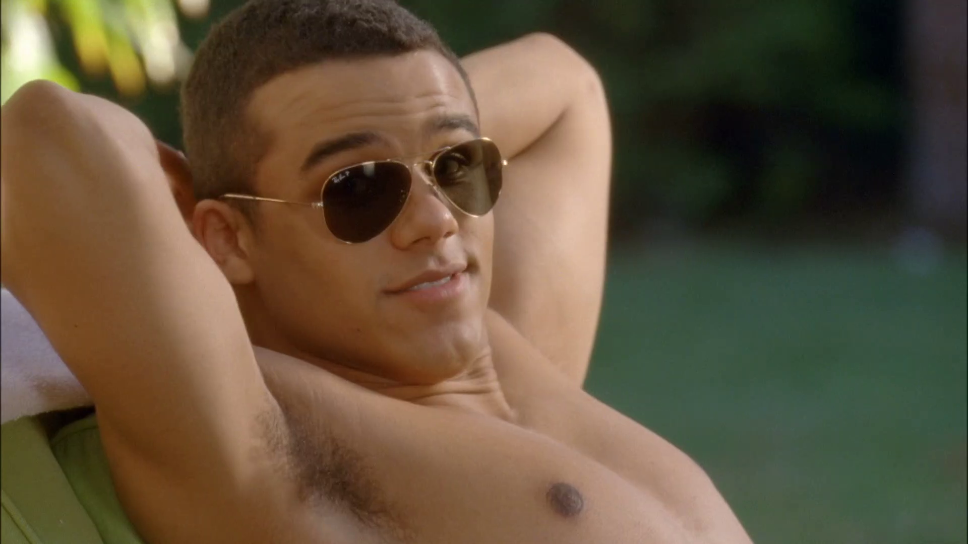 Jacob Artist shirtless in Glee 4-10 "Glee, Actually" .