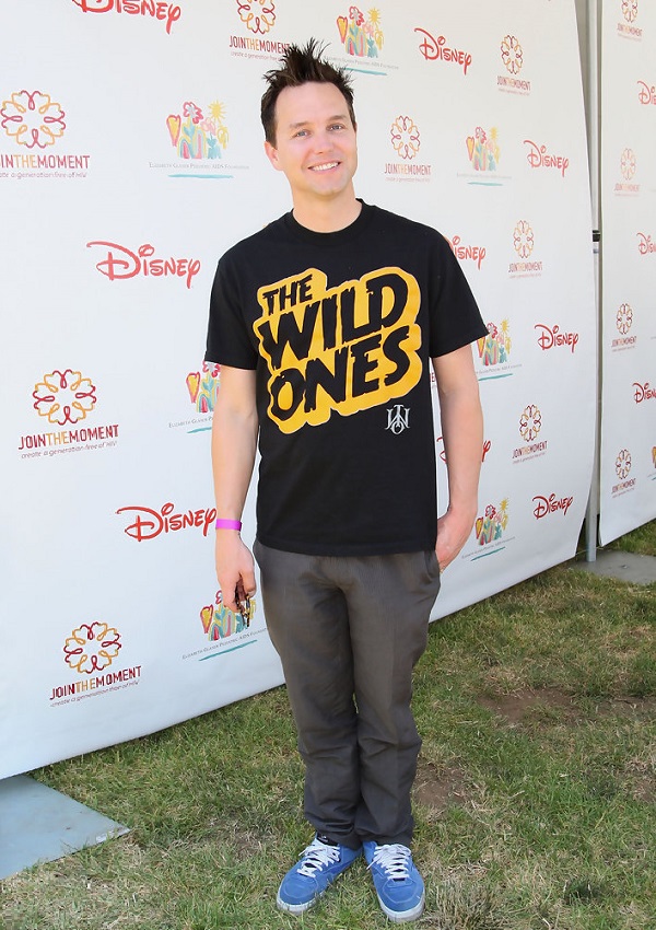 Celebrity Heights | How Tall Are Celebrities? Heights of Celebrities: How Tall is Mark Hoppus?