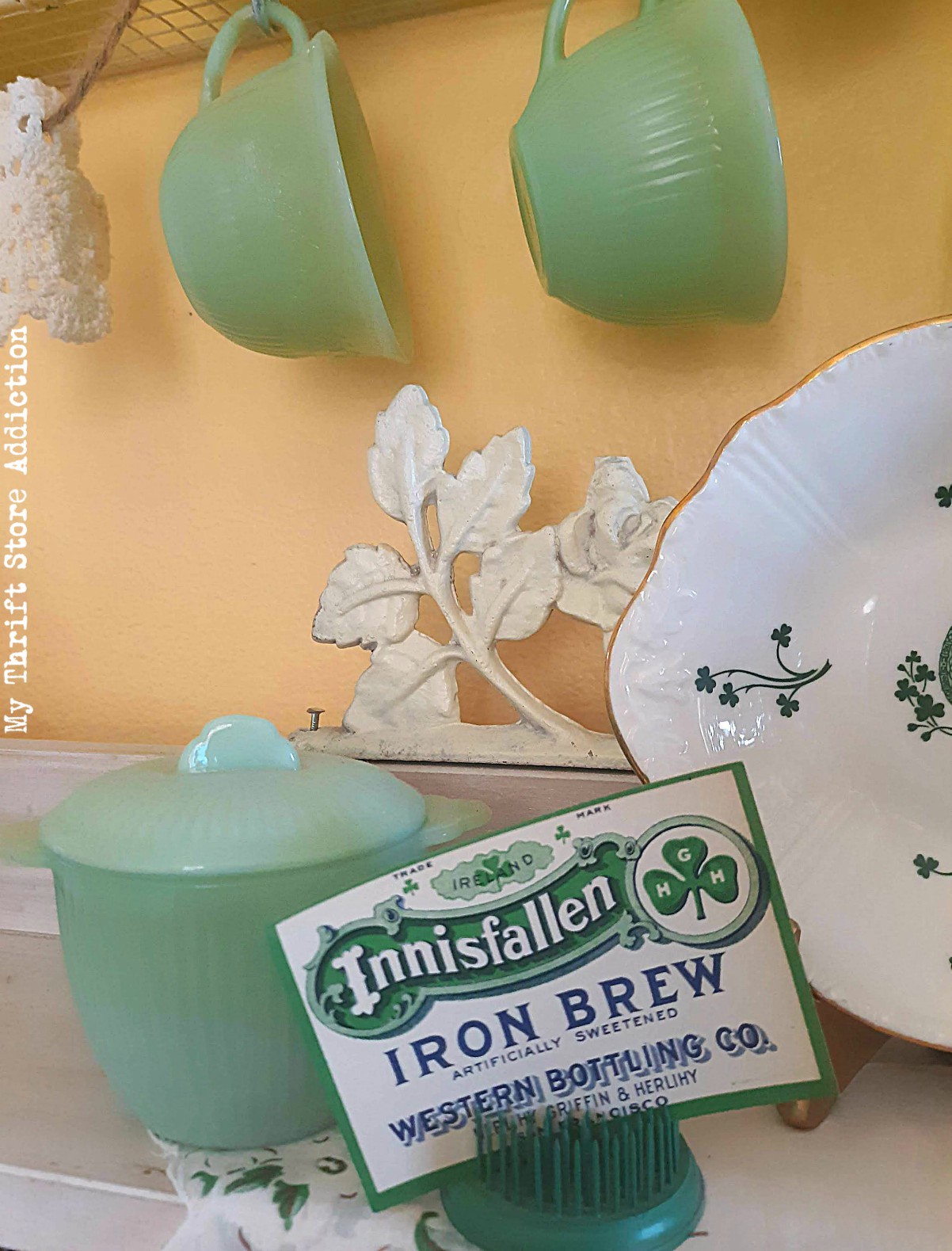 If you love vintage jadeite be sure to drop by to check out my seasonal display plus find St. Patrick's Day inspiration and spring greenery at its finest from 19 Home and Garden Bloggers! vintage jadeite vignettes
