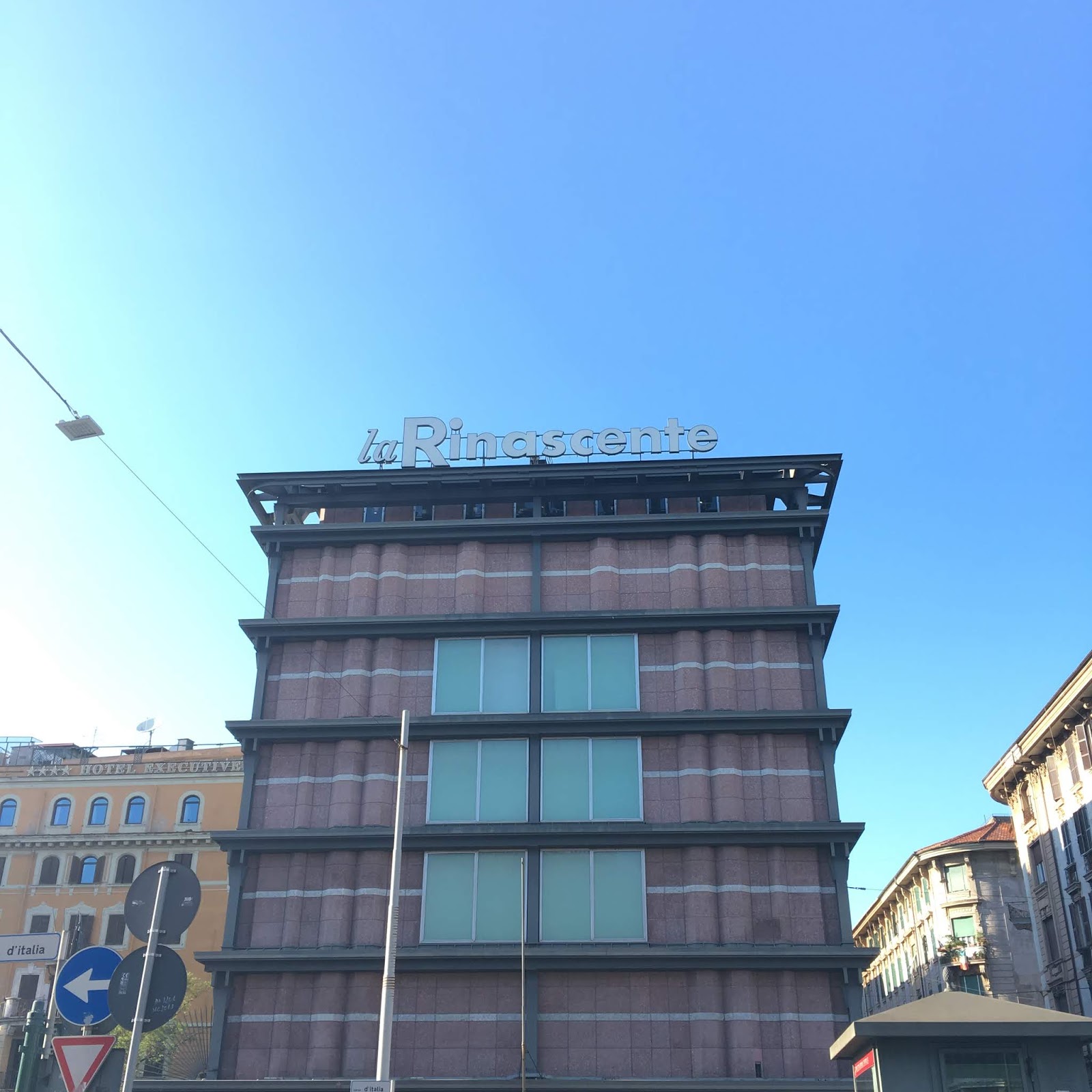 Rerum Romanarum La Rinascente di Piazza Fiume