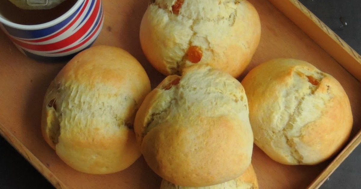 Priya's Versatile Recipes Quark Rosinenbrötchen/Eggless German Curd