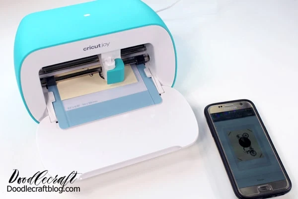 The Cricut Joy cutting machine comes with a cutting blade for powerful cutting and card making.