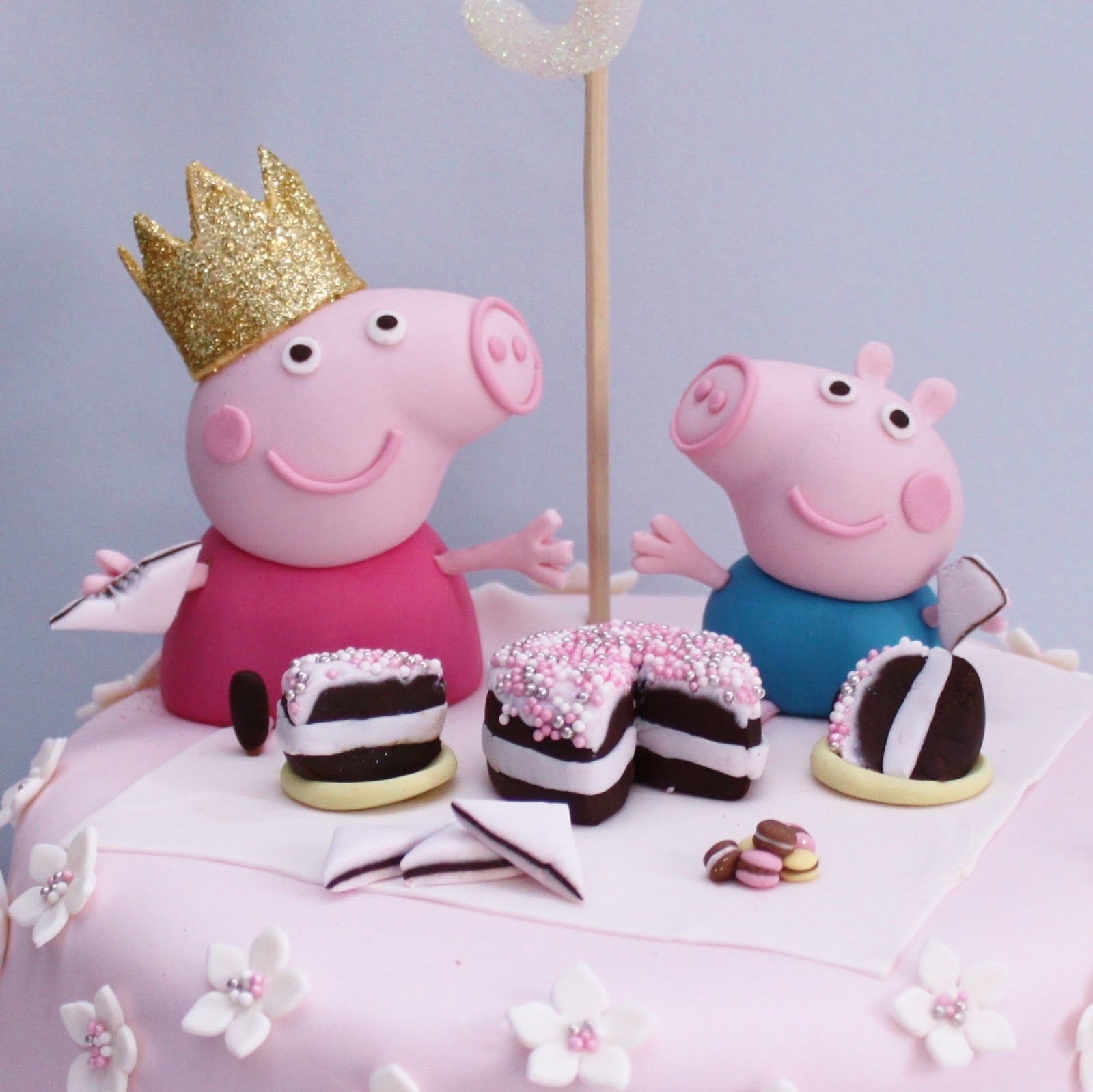 Atelier Sucrème: Pastel cumpleaños de Peppa Pig para Rebeca