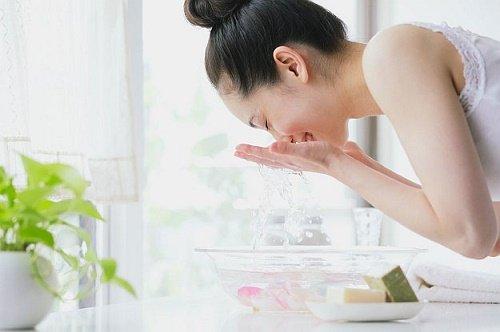 Rửa mặt làm sạch thường xuyên Rửa mặt làm sạch thường xuyên