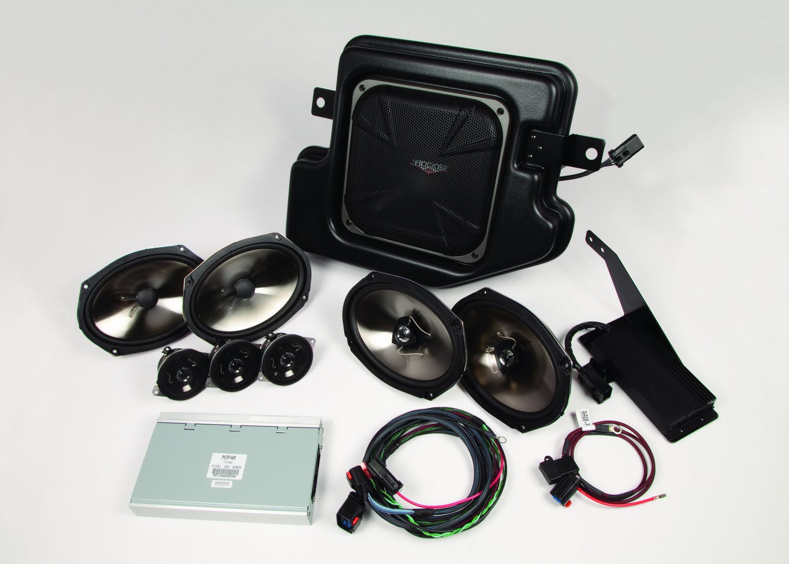 Ford Shelby Mustang GT500 KICKER Unveils New Mopar Audio Upgrade Kits