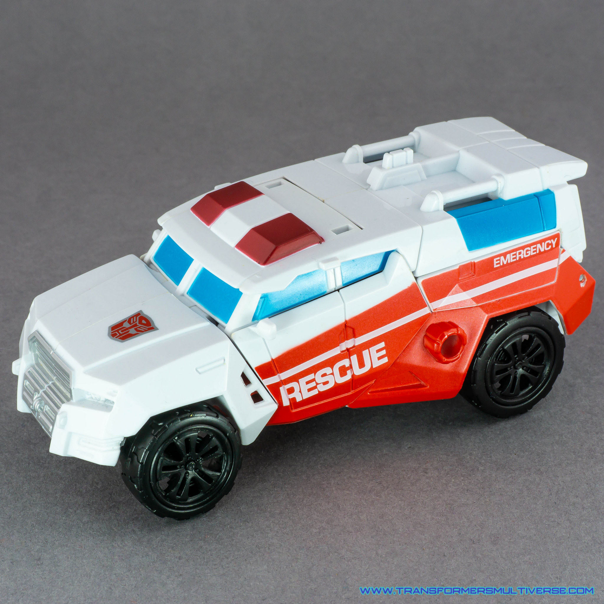 Transformers Combiner Wars First Aid Ambulance mode, alternate angle