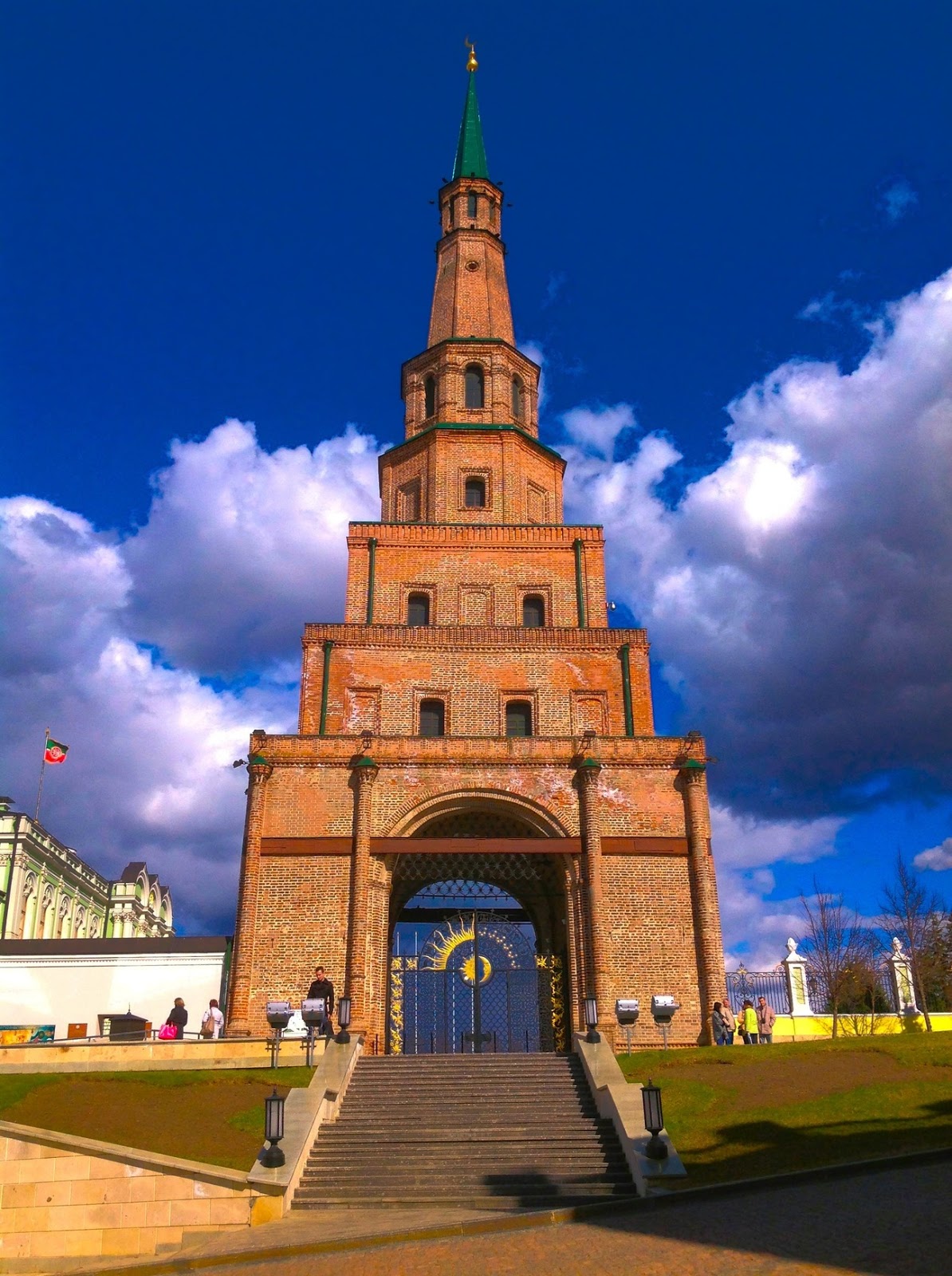 Башня рены. Башня Сююмбике Казанский Кремль. Башня сюмбюкеив кпзани. Башня Сююм Беке в Казани. Башня сиюм Беке Казанского Кремля.