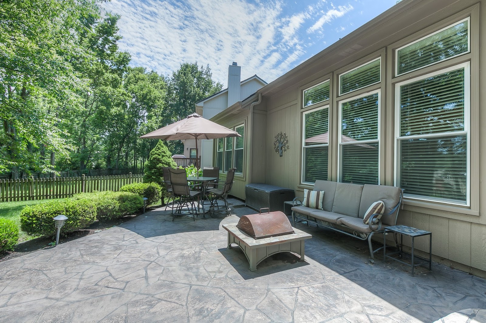 New! Impressive Lakewood Forest 1.5 Story