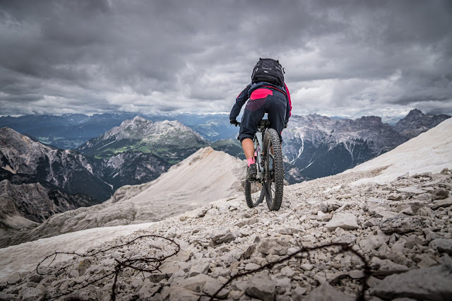 Biken in den Dolomiten / Überschreitung des Monte Cristallo Massivs / Cresta  Bianca, 2932 m