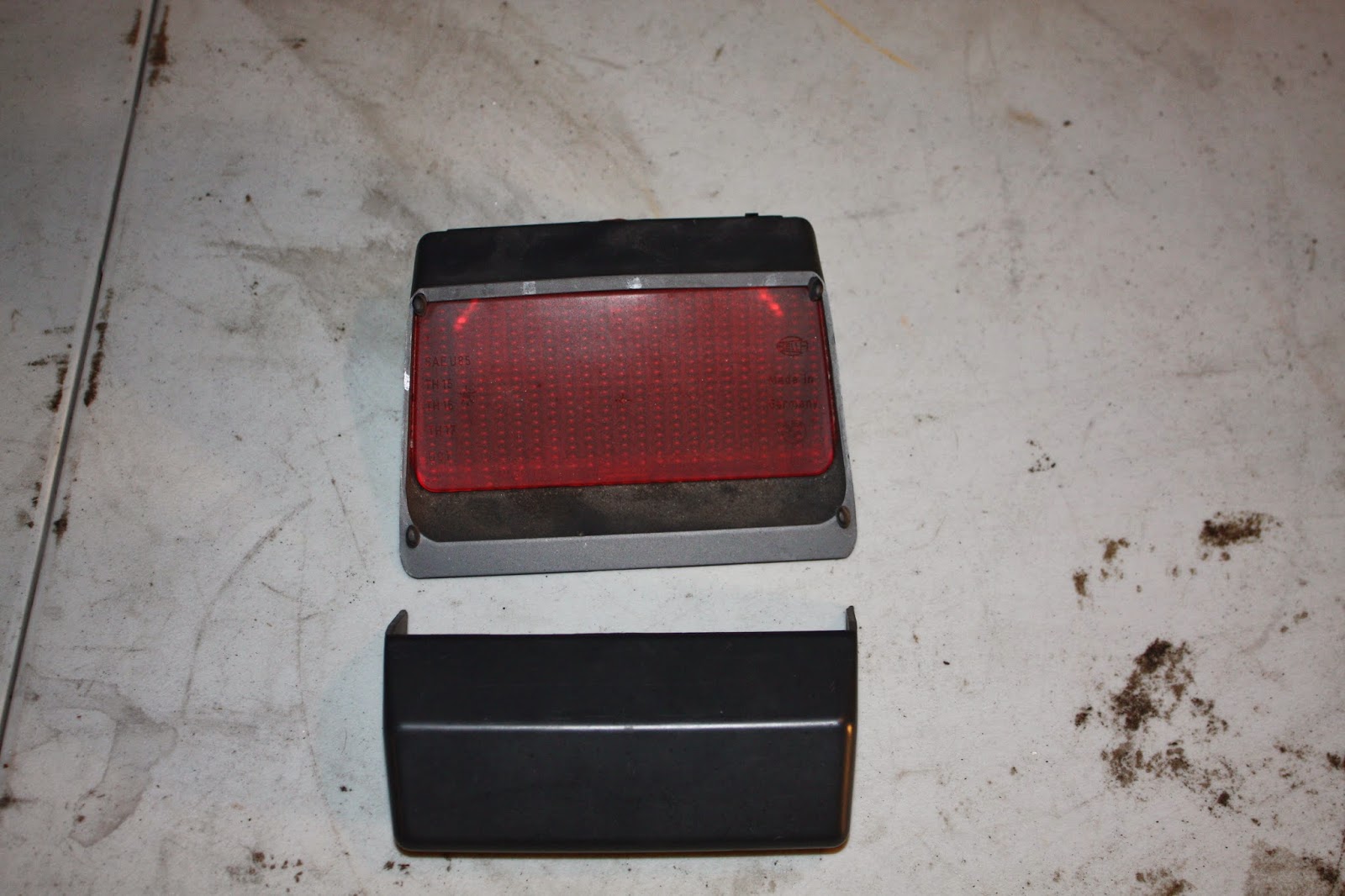 KrEvCon BMW Parts E30 Hella Third Brake Light Assembly)