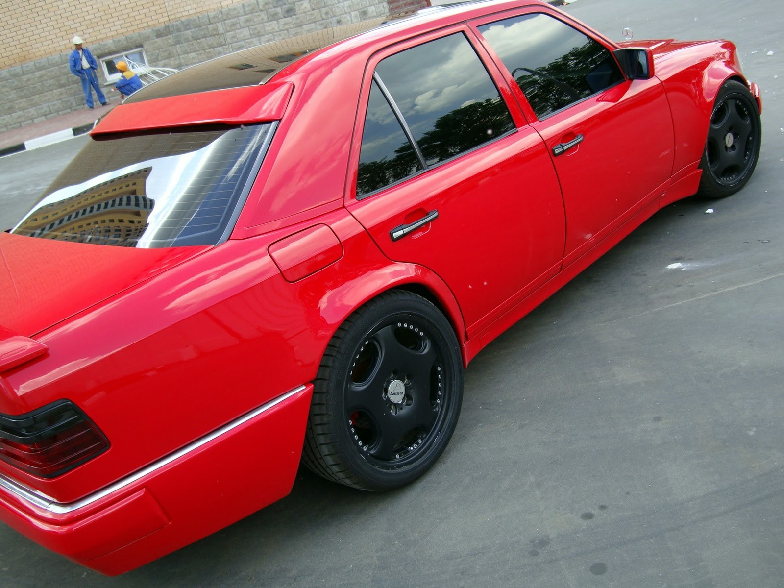Mercedes Benz w124 красный