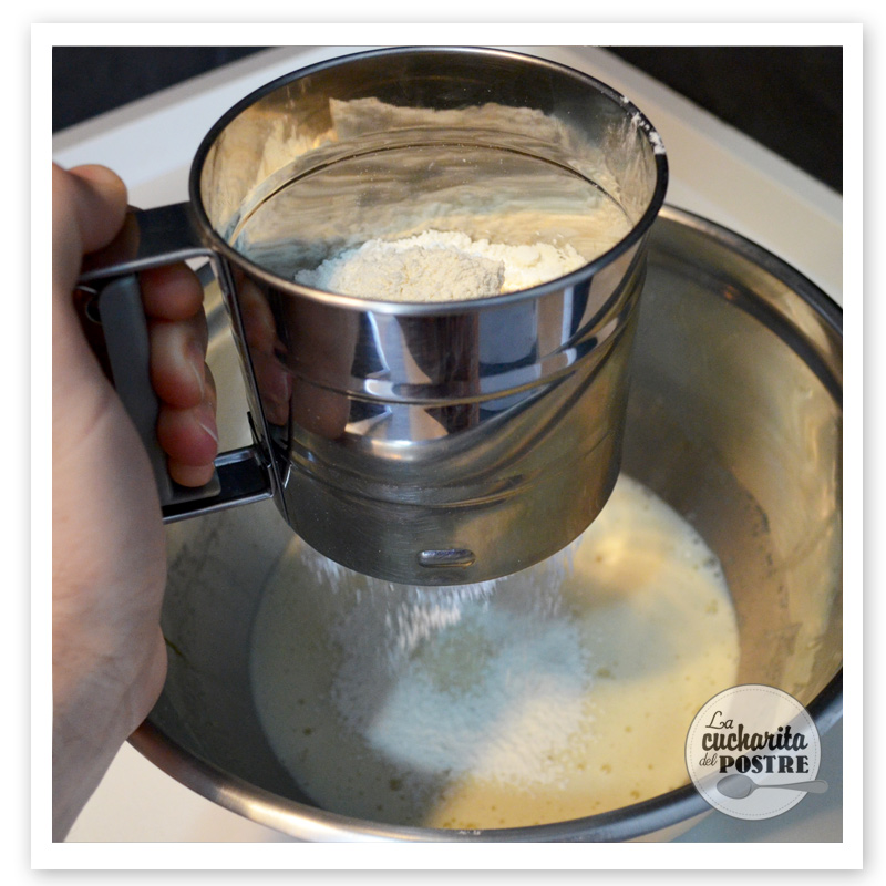 LA CUCHARITA DEL POSTRE MUFFINS DE CHOCOLATE BLANCO Y ARÁNDANOS / BLUEBERRY AND WHITE CHOCOLATE
