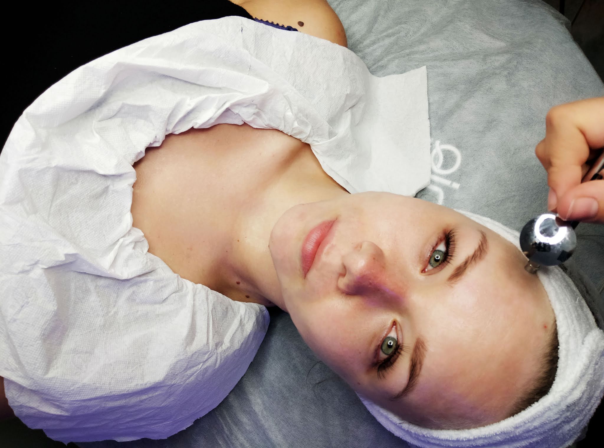 ODNOWA TLENOWA, CZYLI ODMŁADZAMY SKÓRĘ NA 27 URODZINY!