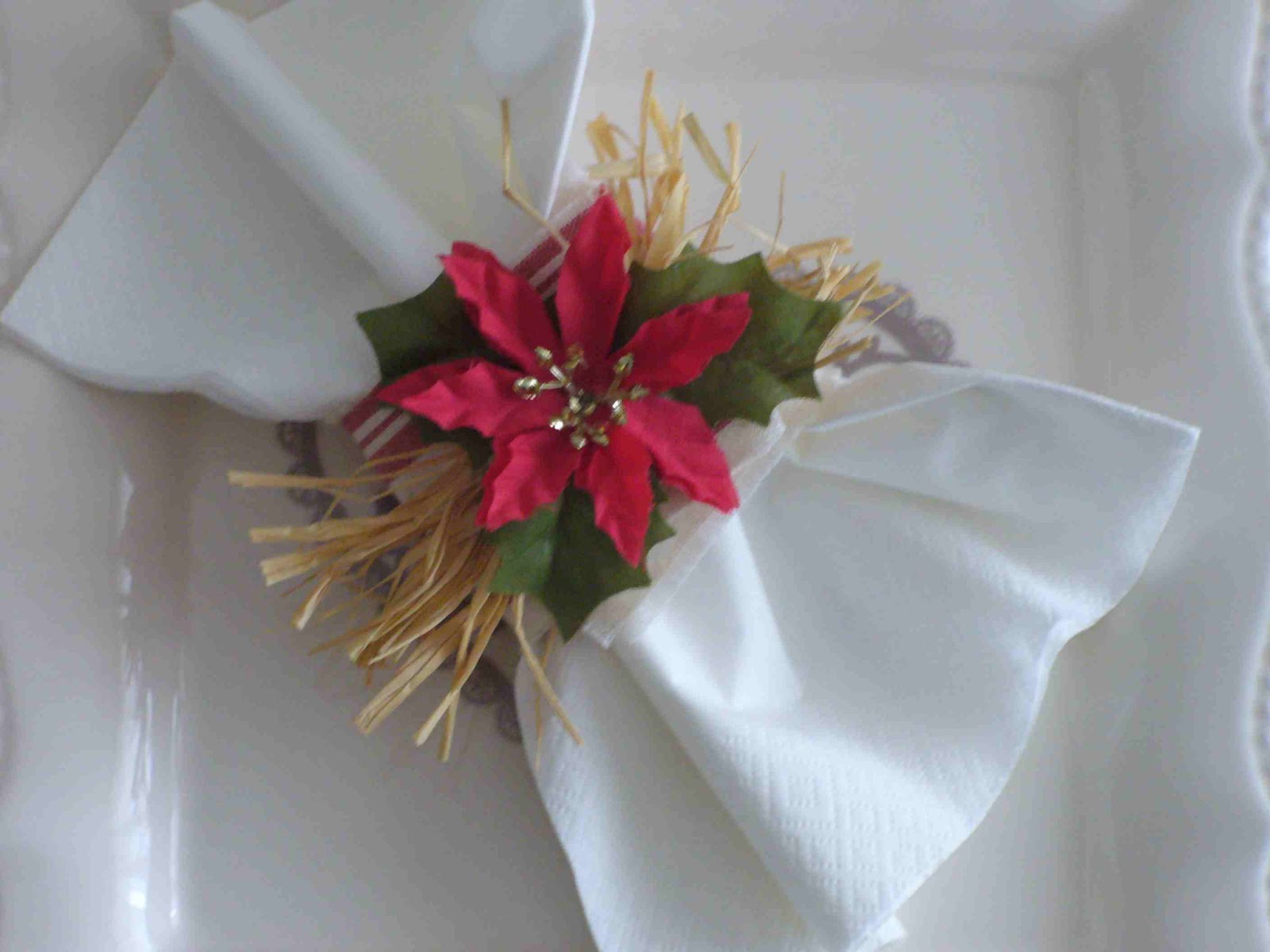 Set Di 8 Portatovaglioli Natalizi Con Decorazioni A Tema (Cervo, Albero, Campana, Fiocco), In Lega E Strass, Per Tavola Delle Feste - 3